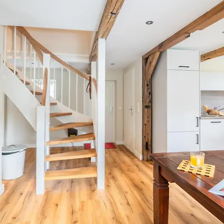 Reetdachkate Gut Priesholz Hundefreundliches Ferienhaus Mit Eingezaeuntem Garten, Kamin Und Gutshofsauna Holiday home *