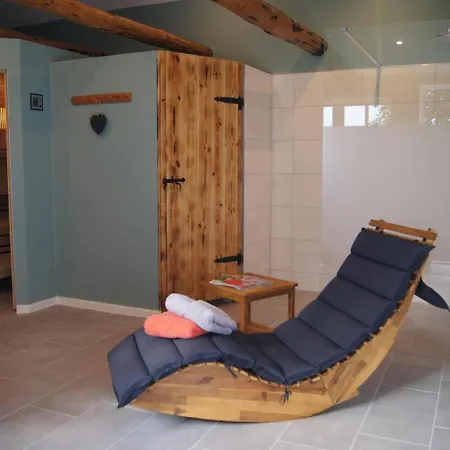 Reetdachkate Gut Priesholz Hundefreundliches Ferienhaus Mit Eingezaeuntem Garten, Kamin Und Gutshofsauna *