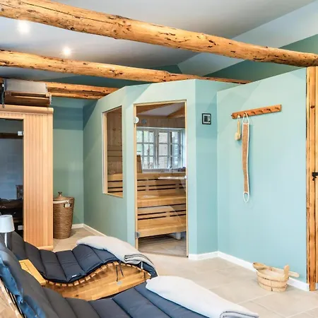 Reetdachkate Gut Priesholz Hundefreundliches Ferienhaus Mit Eingezaeuntem Garten, Kamin Und Gutshofsauna * Rabenholz
