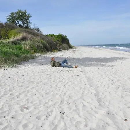 Prázdninový dům Reetdachkate Gut Priesholz Hundefreundliches Mit Eingezaeuntem Garten, Kamin Und Gutshofsauna *